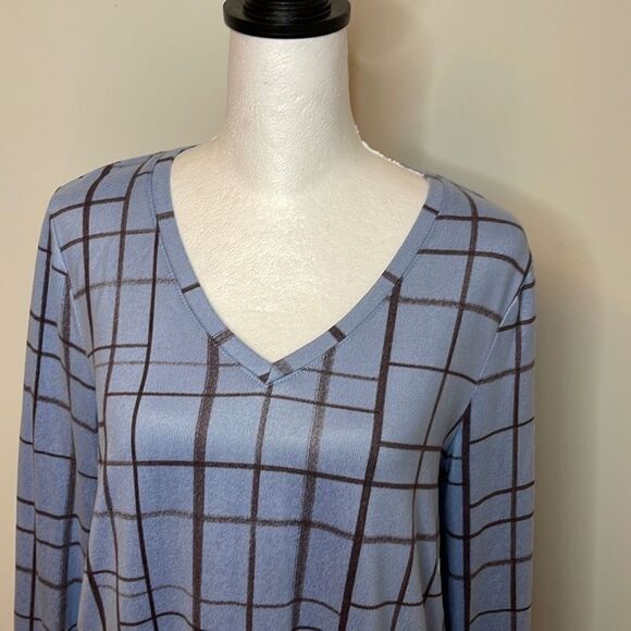 Apt. 9 V-neck Top. Size‎ Medium. Ski Blue Plaid - Picture 2 of 7